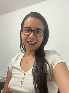 Vicky ro online show from December 3, 2025, 2:41 am