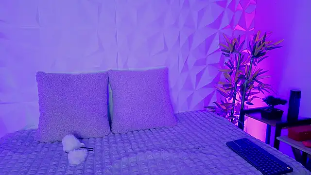  ViolletteNoir  online show from November 13, 2025, 8:30 pm