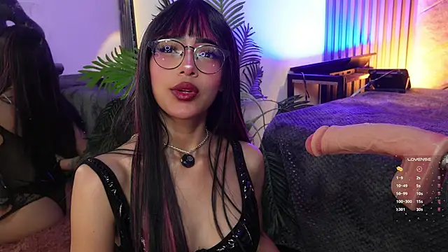  ViolletteNoir  online show from April 21, 2026, 8:34 pm