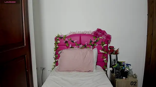 AriannaFox  online show from November 6, 2025, 11:55 am