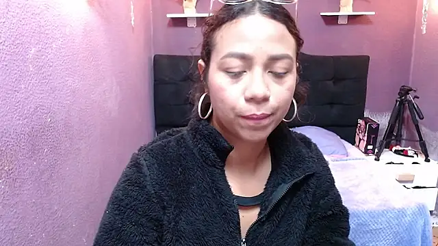 monika 256 online show from December 17, 2025, 1:06 pm