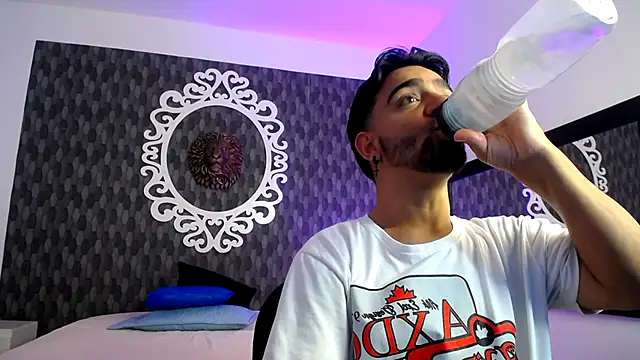 Dereck Jhonsonn online show from November 10, 2025, 8:08 pm