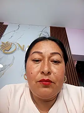 keilaJhonsom1 online show from December 4, 2025, 6:05 pm