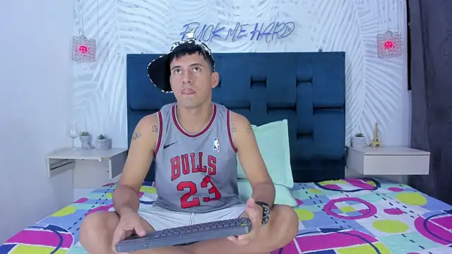 KEVIN MCKINLEY online show from November 7, 2025, 6:13 am