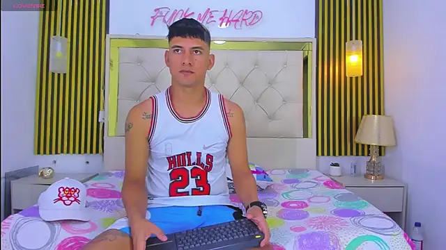 KEVIN MCKINLEY online show from November 13, 2025, 12:20 am