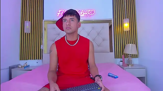 KEVIN MCKINLEY online show from November 18, 2025, 12:16 am