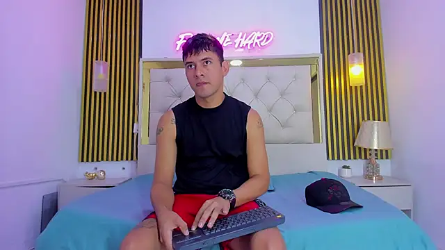 KEVIN MCKINLEY online show from December 2, 2025, 12:05 am