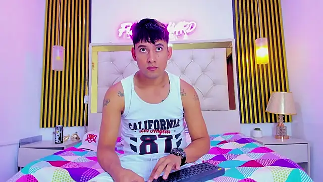 KEVIN MCKINLEY online show from December 5, 2025, 12:08 am