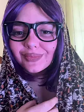 candicewest  online show from June 19, 2026, 4:11 pm