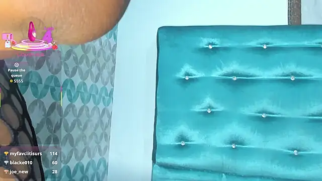 Tamaramilleer online show from December 19, 2025, 3:41 pm