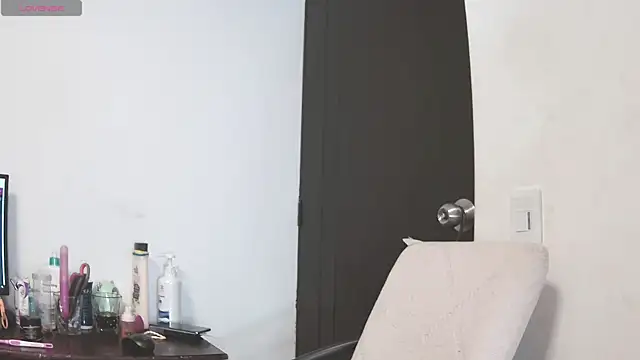 katherine-smill online show from November 11, 2025, 12:27 pm