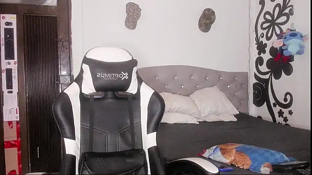 couple-hothot online show from November 20, 2025, 10:31 pm