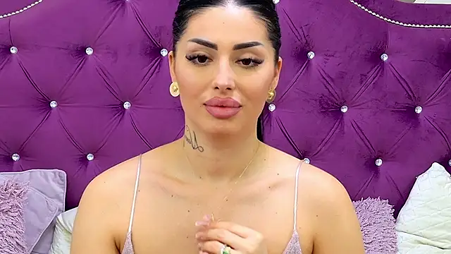 Victoria Bonie online show from December 4, 2025, 5:06 am