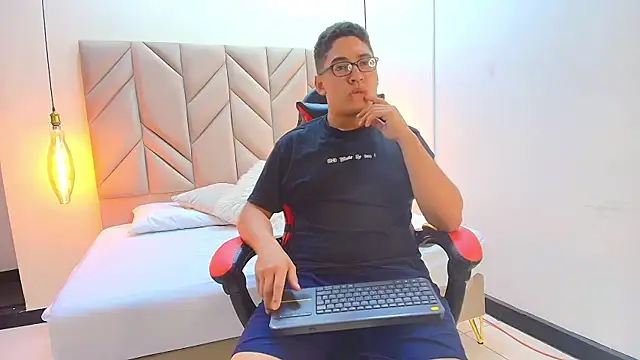 DanteVoss online show from November 16, 2025, 4:18 am