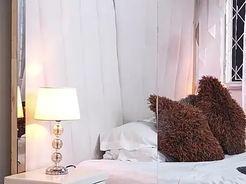 MarianaVillaloboz online show from November 12, 2025, 7:35 pm