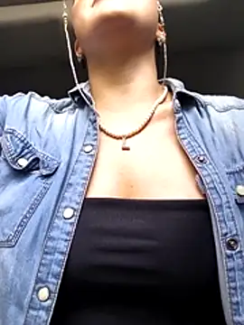 Snapshot of ALEJA__22 chatting on July 23, 2026, 12:47 pm ALEJA 22 online show from July 23, 2026, 12:47 pm