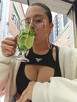 Snapshot of ALEJA__22 chatting on July 28, 2026, 7:39 pm ALEJA 22 online show from July 28, 2026, 7:39 pm