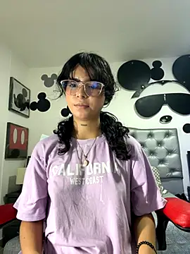  vaiolet owo online show from November 8, 2025, 5:18 am