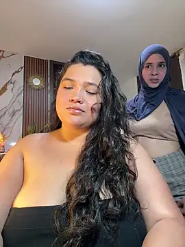 sweetmuslim01 online show from April 18, 2026, 3:32 am