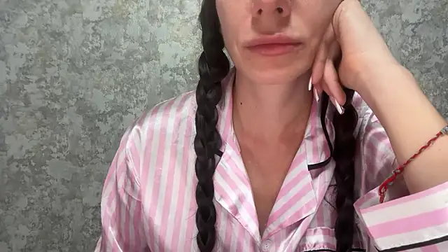 Angelinaa19 online show from April 21, 2026, 9:06 pm