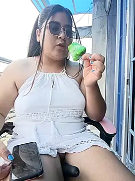  mari lunna  online show from November 25, 2025, 6:19 pm