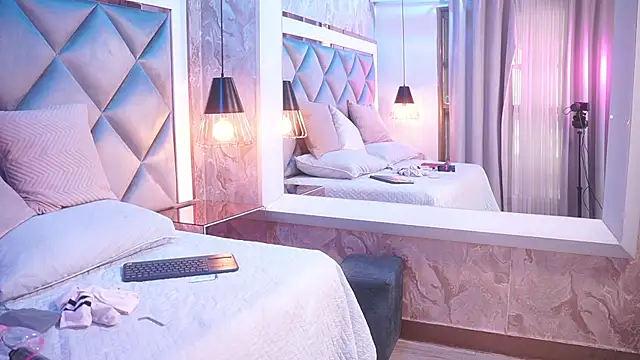 crystal gilton online show from February 12, 2026, 7:09 pm