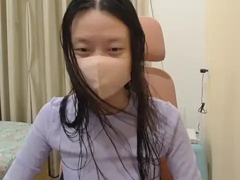 Lil-Cherries online show from March 3, 2026, 5:19 pm