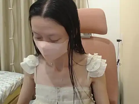 Lil-Cherries online show from April 21, 2026, 3:50 pm