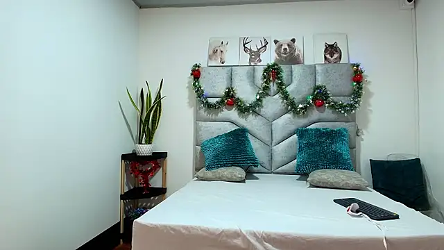 GimenaLyam online show from November 22, 2025, 12:26 pm