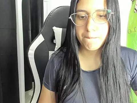 Snapshot of queen_findom1 chatting on November 13, 2025, 9:25 pm queen findom1 online show from November 13, 2025, 9:25 pm