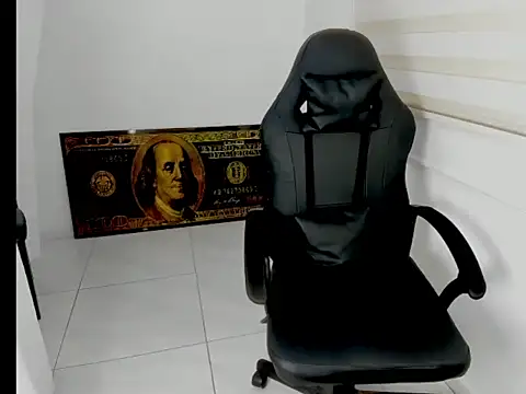 queen findom1 online show from April 3, 2026, 5:49 am