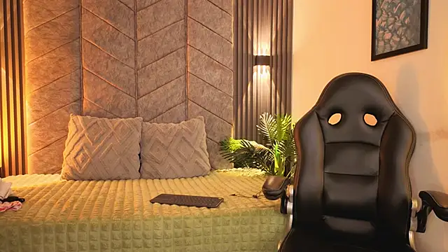 AuroraLanee  online show from November 12, 2025, 7:13 pm