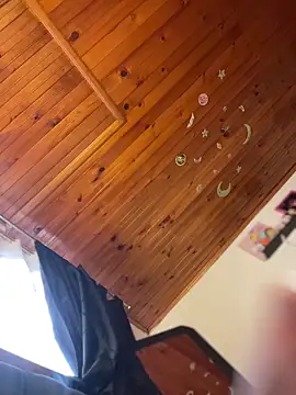 EvaLuxxe online show from November 27, 2025, 7:27 pm