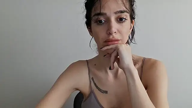 gloriyapg online show from December 14, 2025, 10:42 am