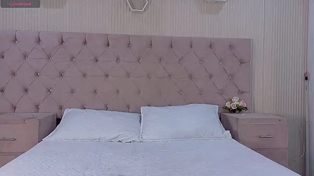 Snapshot of ZarinaWynne chatting on July 21, 2026, 1:24 pm ZarinaWynne online show from July 21, 2026, 1:24 pm
