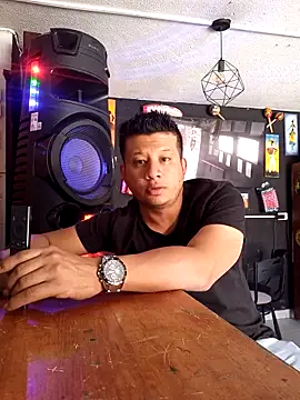 themorenofit08 online show from May 9, 2026, 8:14 pm