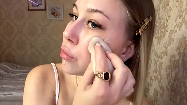 Rose Lachrymose online show from November 7, 2025, 12:49 pm