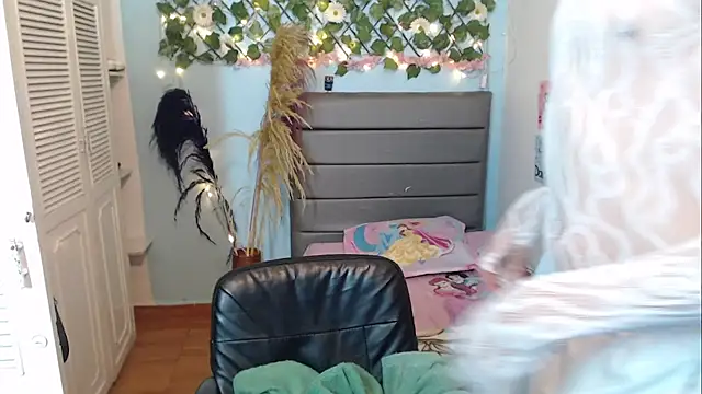 catherin foxxx online show from November 16, 2025, 7:41 pm