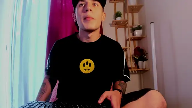 latiin boy21 online show from November 10, 2025, 5:23 pm