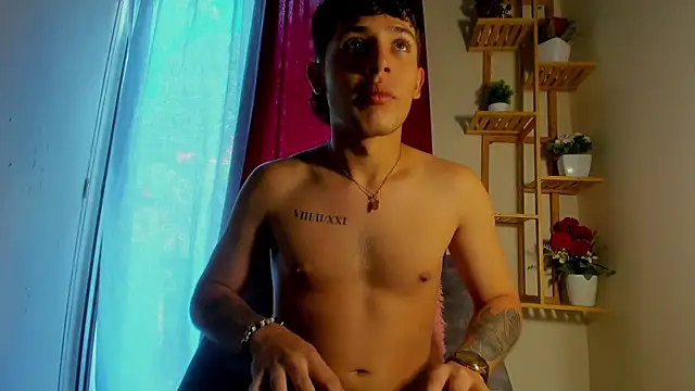 latiin boy21 online show from November 12, 2025, 5:24 pm