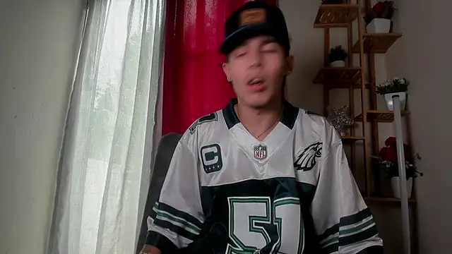 latiin boy21 online show from November 19, 2025, 6:08 pm