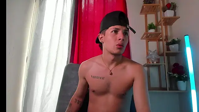 latiin boy21 online show from November 24, 2025, 9:03 pm