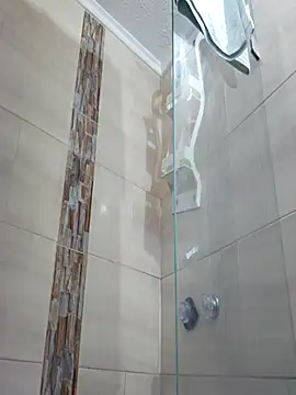 latiin boy21 online show from November 29, 2025, 6:27 am