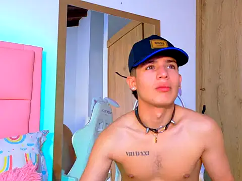 latiin boy21 online show from December 5, 2025, 6:04 pm