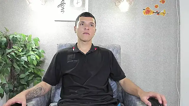 damian vega13 online show from November 18, 2025, 5:39 pm