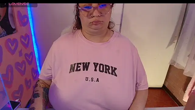 Snapshot of kattybbwbigboobs_ chatting on March 28, 2026, 12:10 am kattybbwbigboobs online show from March 28, 2026, 12:10 am