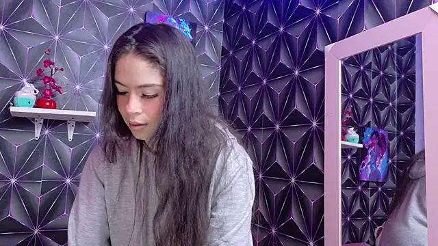 emilygrooe online show from November 21, 2025, 9:35 pm