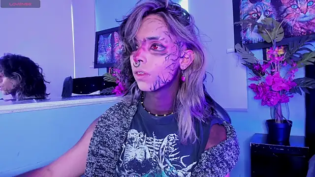 luxiel  online show from November 20, 2025, 7:35 pm