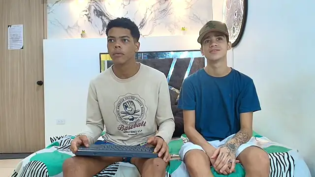 WHITHET BOYS online show from November 30, 2025, 1:48 pm