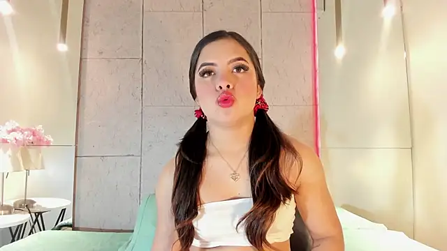 Isa preasley online show from December 1, 2025, 11:26 am